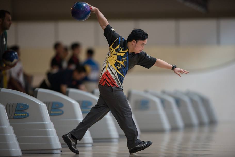 Jumapao Jo Mar Roland delle Filippine durante una partita di bowling agli Asian Games (Afp)